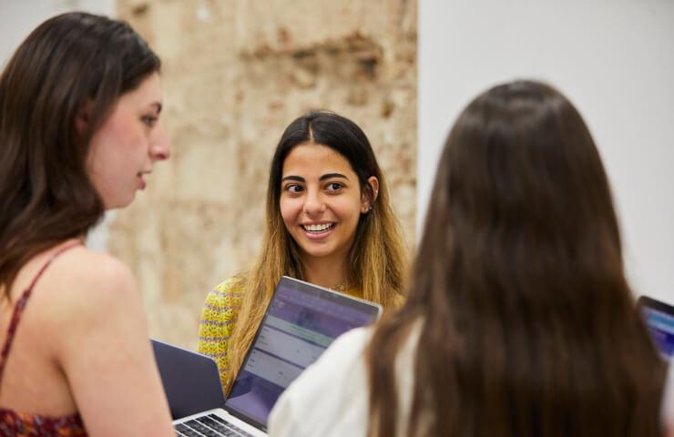 Formarás parte de una comunidad estudiantil llena de vida y diversa, que exprime al máximo la vida universitaria